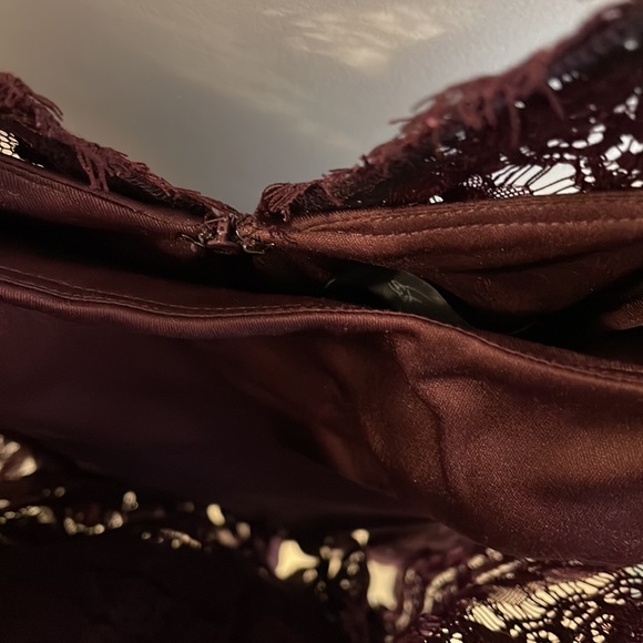 Betsy & Adam lace A-line dress with tulle in auburn (deep burgundy) size 12 - Picture 7 of 11